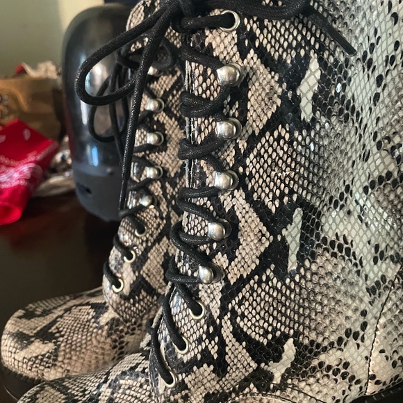ROC platform lace up boots all leather snake print size 39 8 Made in Australia - Picture 10 of 10